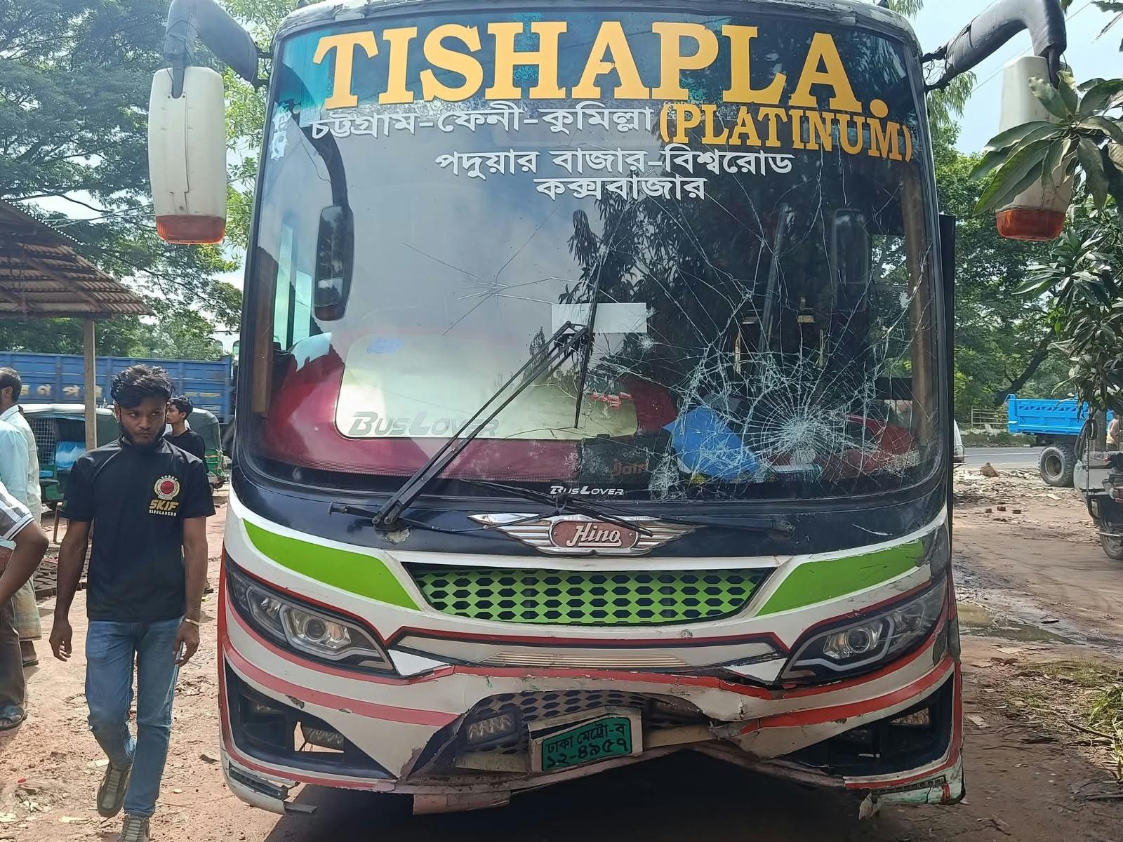 চন্দনাইশে বাস-সিএনজি সংঘর্ষে নিহত ২